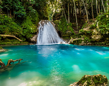 Baignade rafraîchissante aux chutes YS
